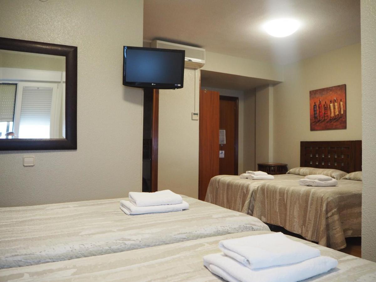 Hostal Acella Pamplona Buitenkant foto