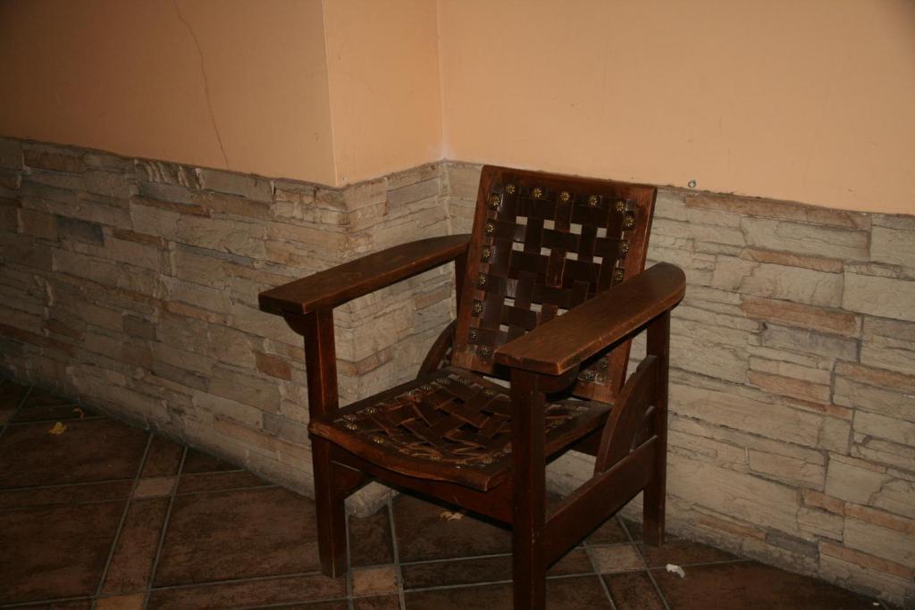 Hostal Acella Pamplona Buitenkant foto The chair used by the victims