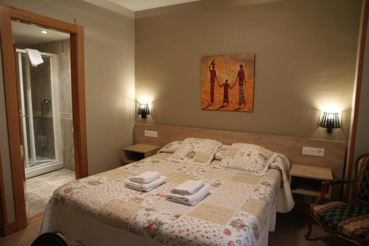 Hostal Acella Pamplona Buitenkant foto